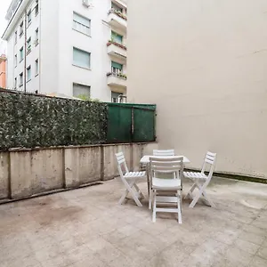 Rione Monti Terrace , Roma Italia